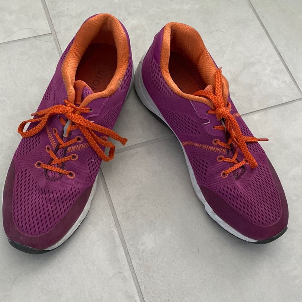Vionic tennis shoes 8.5